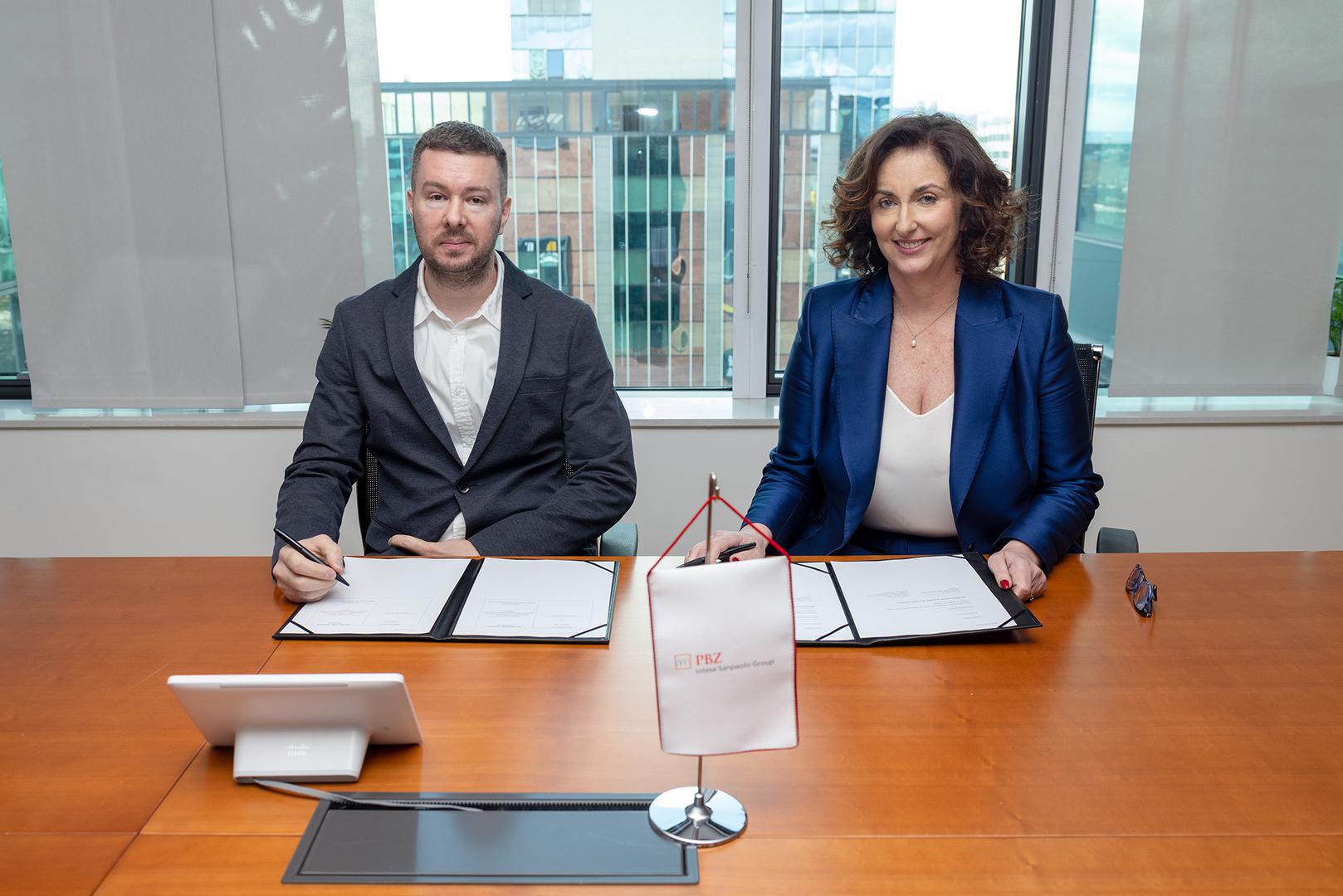 Jurica Gorup,  vlasnik i direktor društva Solaris Pons i Vedrana Jelušić Kašić, članica Uprave PBZ-a