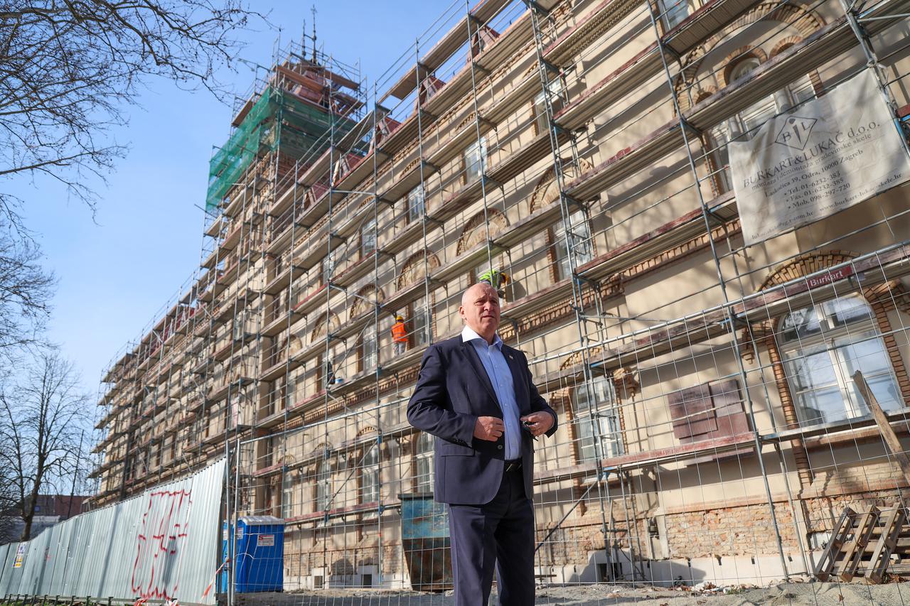 Zagreb: Branko Bačić obišao je gradilište cjelovite obnove zgrade u vlasništvu Republike Hrvatske u Ulici Republike Austrije