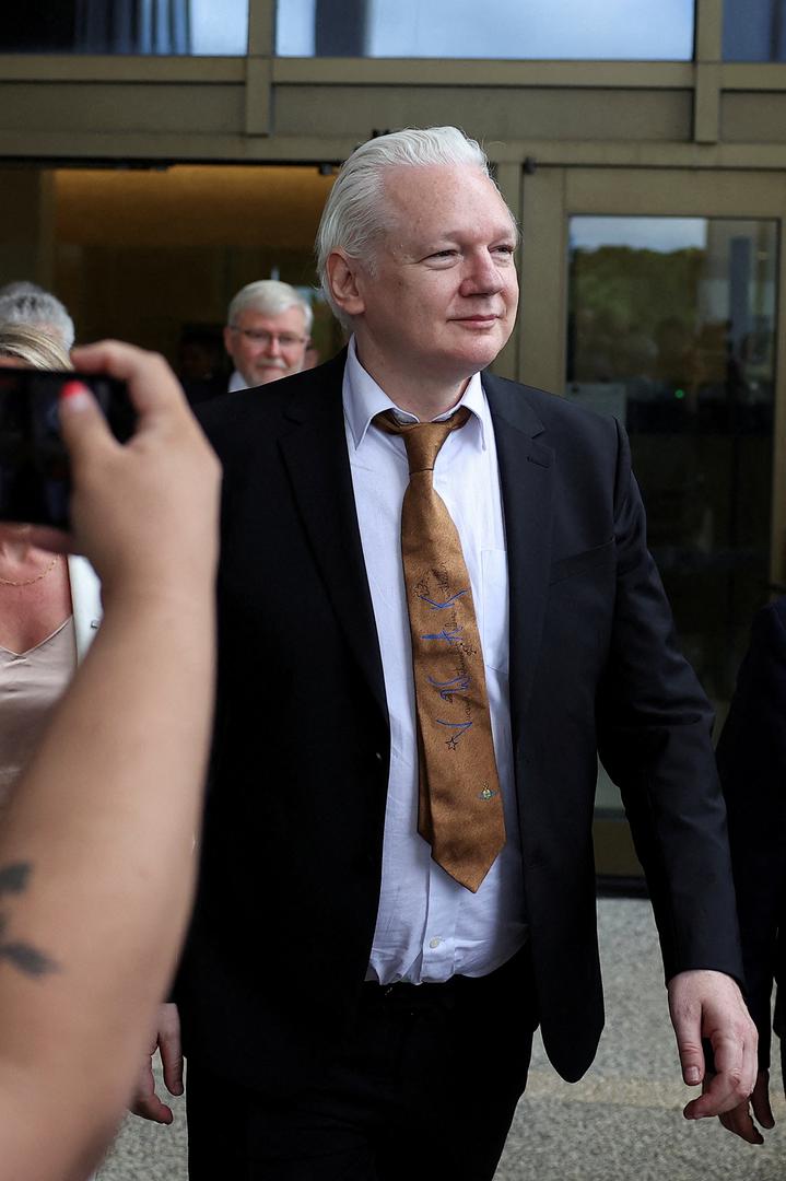 Tijekom trosatnog saslušanja Assange se izjasnio krivim po jednoj točki optužnice za urotu za dobivanje i otkrivanje povjerljivih dokumenata nacionalne obrane, ali je rekao da je vjerovao da prvi amandman američkog ustava, koji štiti slobodu govora, štiti njegove aktivnosti.