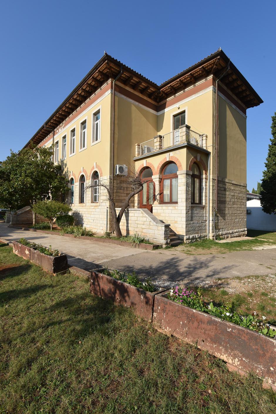 Osnovna škola dr. Mate Demarina