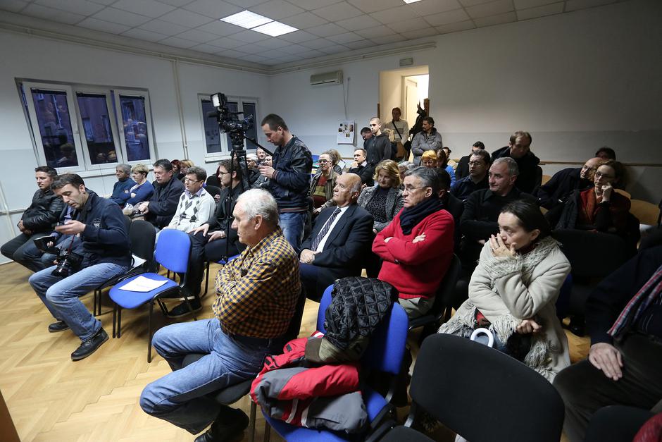 11.03.2015., Zagreb - U mjesnom odboru Bartol Kasic odrzana tribina na temu o legalizaciji.  Photo: Slavko Midzor/PIXSELL