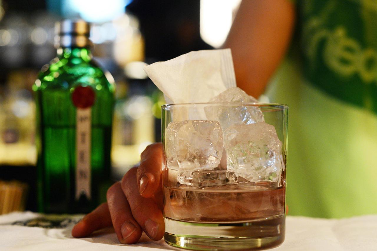 alkohol, gin tonic, berlin, bar