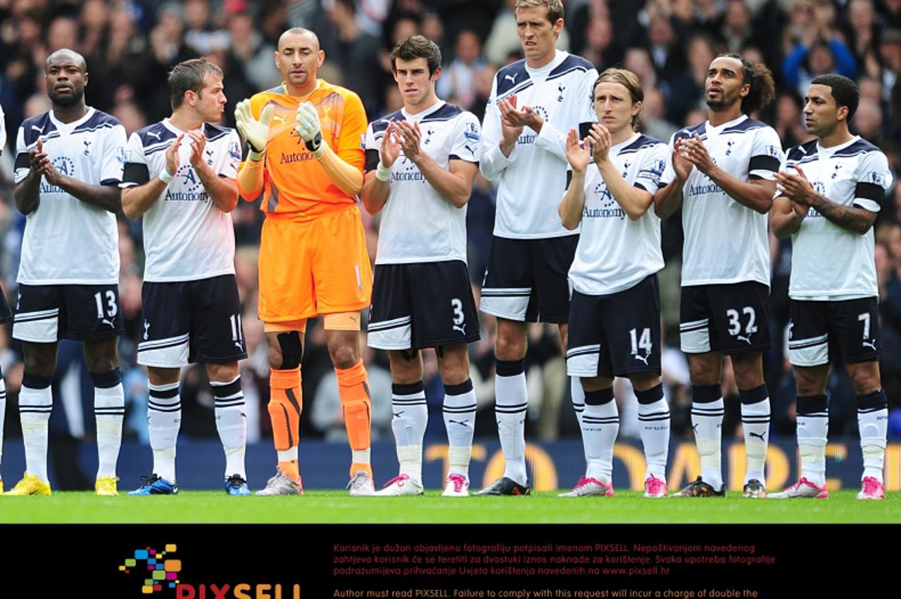 '(left-right) Tottenham Hotspur\'s William Gallas, Rafael Van der Vaart, Gomes, Gareth Bale, Peter Crouch, Luka Modric, Benoit Assou-Ekotto and Aaron Lennon Photo: Press Association/Pixsell'