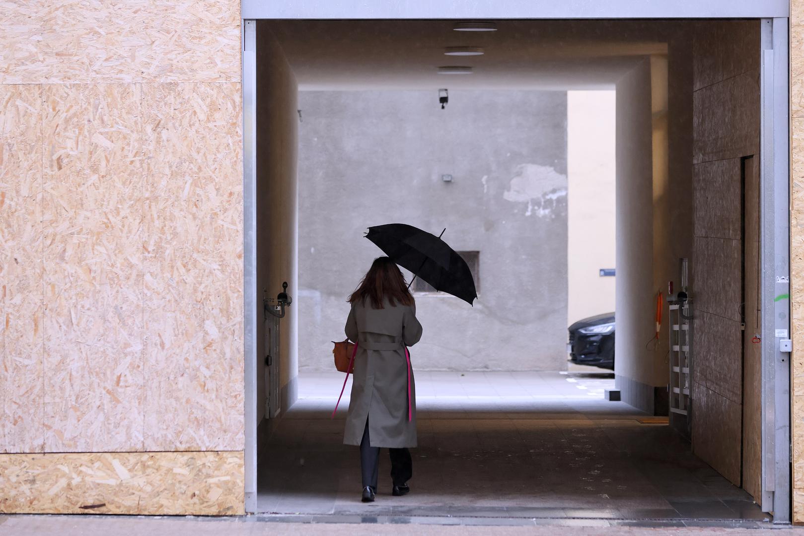 Uz kišobrane, Zagrepčani su iz ormara ponovno izvukli deblje jakne, i čizme.