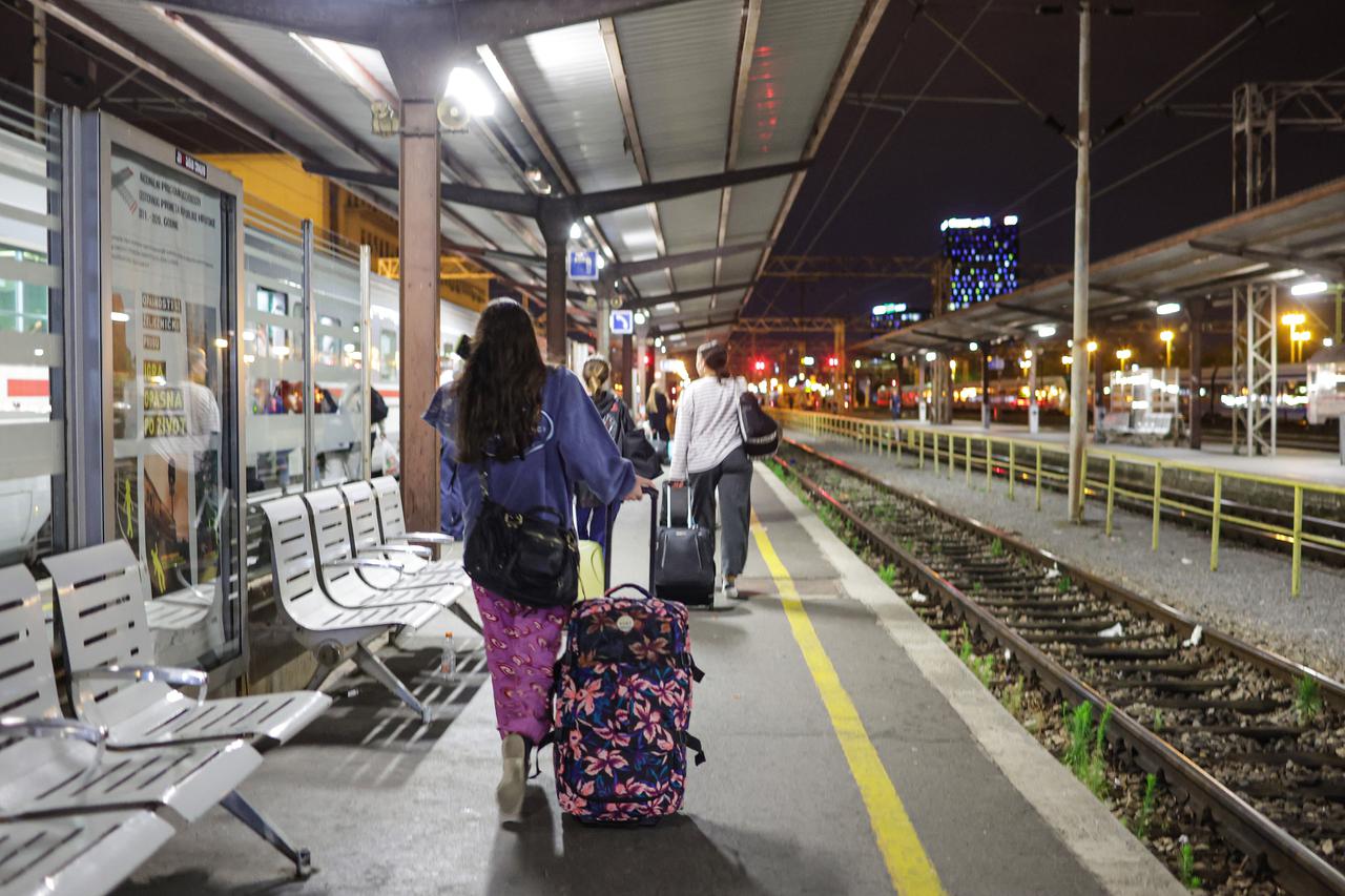 Gužva na zagrebačkom Glavnom kolodvoru uoči festivala Ultra Europe u Splitu