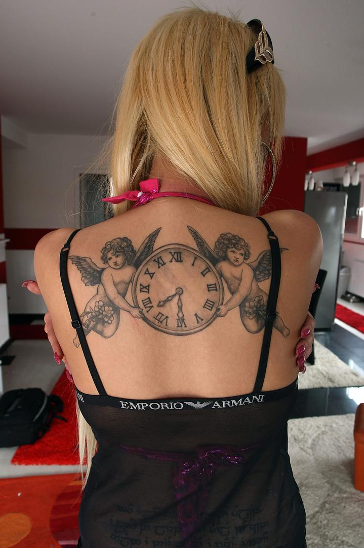 25.03.2010., Zagreb - Milo Stavros u posjeti sestricni Maji Morales. Majina tetovaza .rPhoto: Jurica Galoic/PIXSELLr