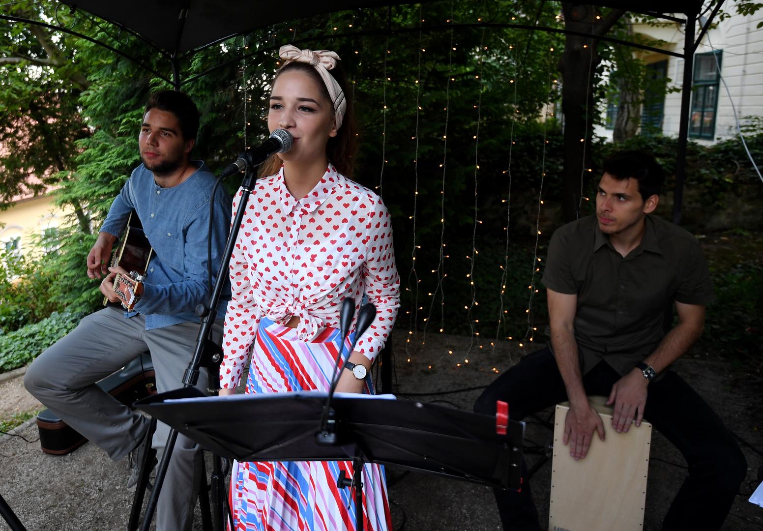 Na Gornjem gradu započela je 6. manifestacija Dvorišta