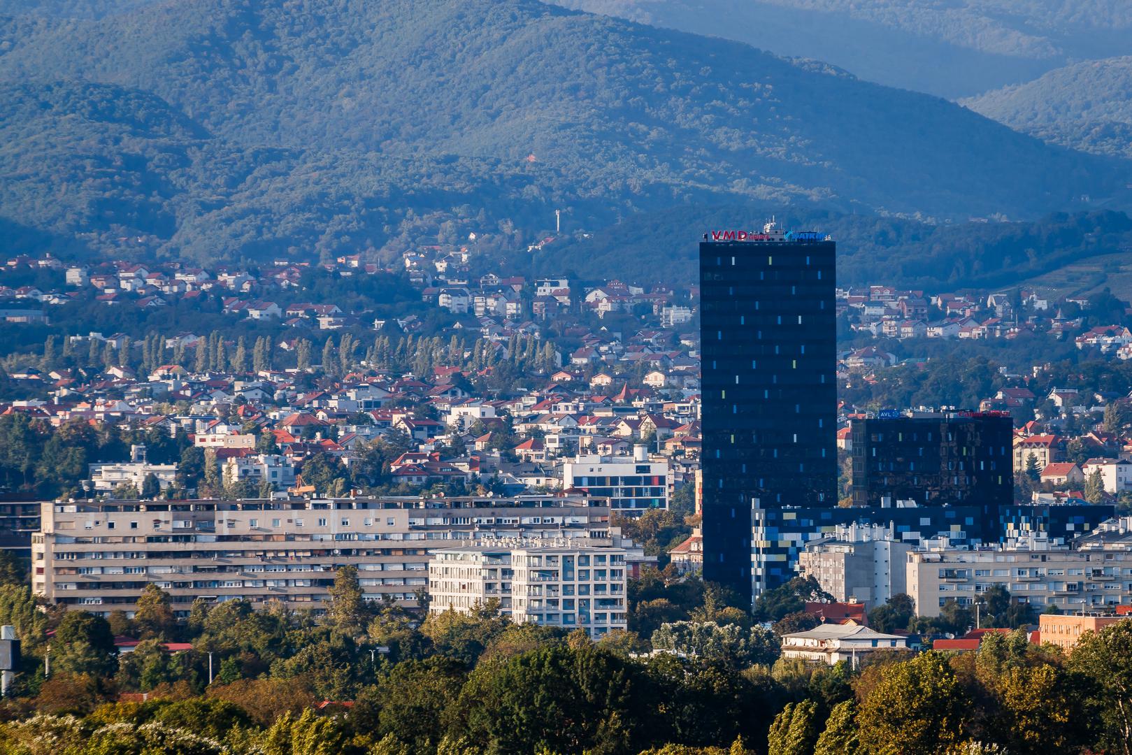 Radnik najvišu plaću dobiva u Zagrebu te je ona svojim prosjekom od 1256 eura 10 posto viša od ostatka Hrvatske. Najniže plaće zabilježene su u Virovitičko-podravskoj te Vukovarsko-srijemskoj županiji, gdje je ona čak 19 posto niža od prosjeka.