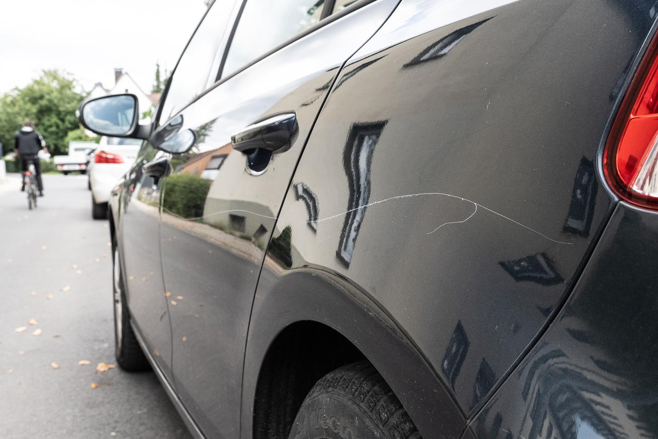 U Goettingenu u jednoj ve?eri izgrebano više od 150 automobila