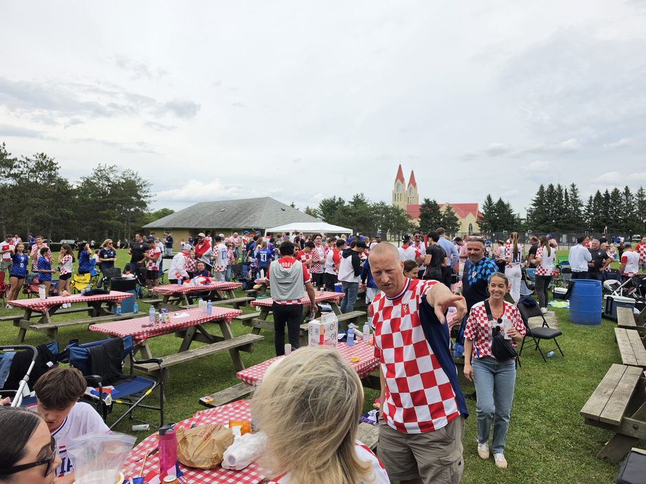 Gledanje utakmice Hrvatska - Engleska u Norvalu u Kanadi