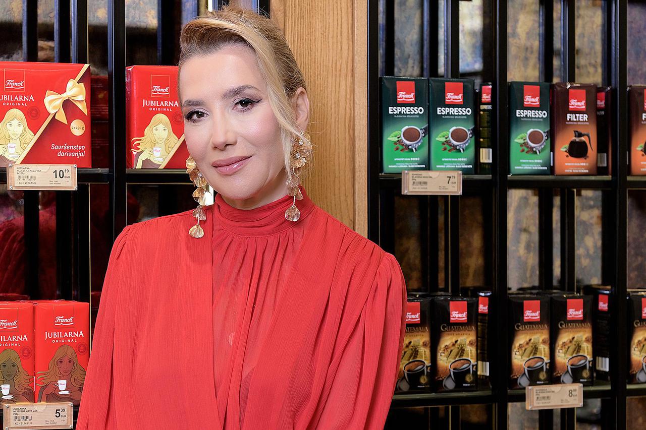 Zagreb: Glumica Ecija Ojdanić isprobava kavu u  Franck experience store-u