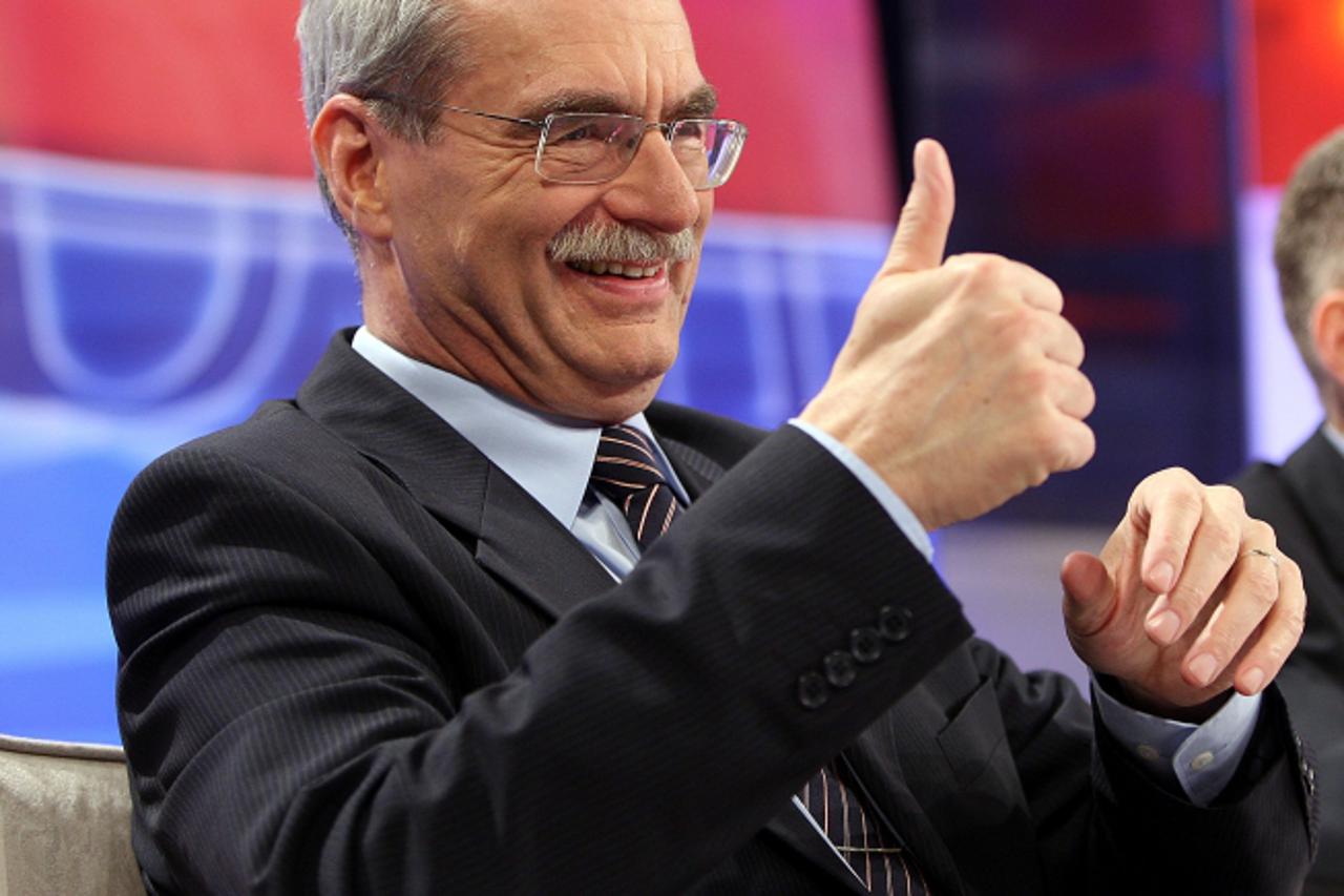 '22.12.2009., Zagreb -  Zavrsno suceljavanje predsjednickih kandidata za predsjednika republike Hrvatske na hrvatskoj televiziji. Andrija Hebrang Photo: Zeljko Hladika/PIXSELL'