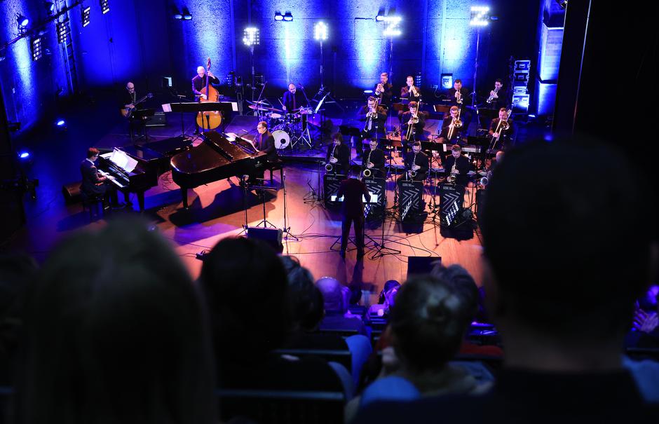Zagreb: Jazz orkestar HRT-a i Miron Hauser uz osam istaknutih pijanista odali su počast Matiji Dediću