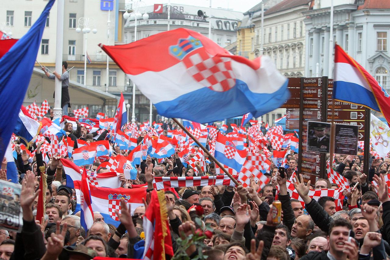 Hrvatske zastave Trg