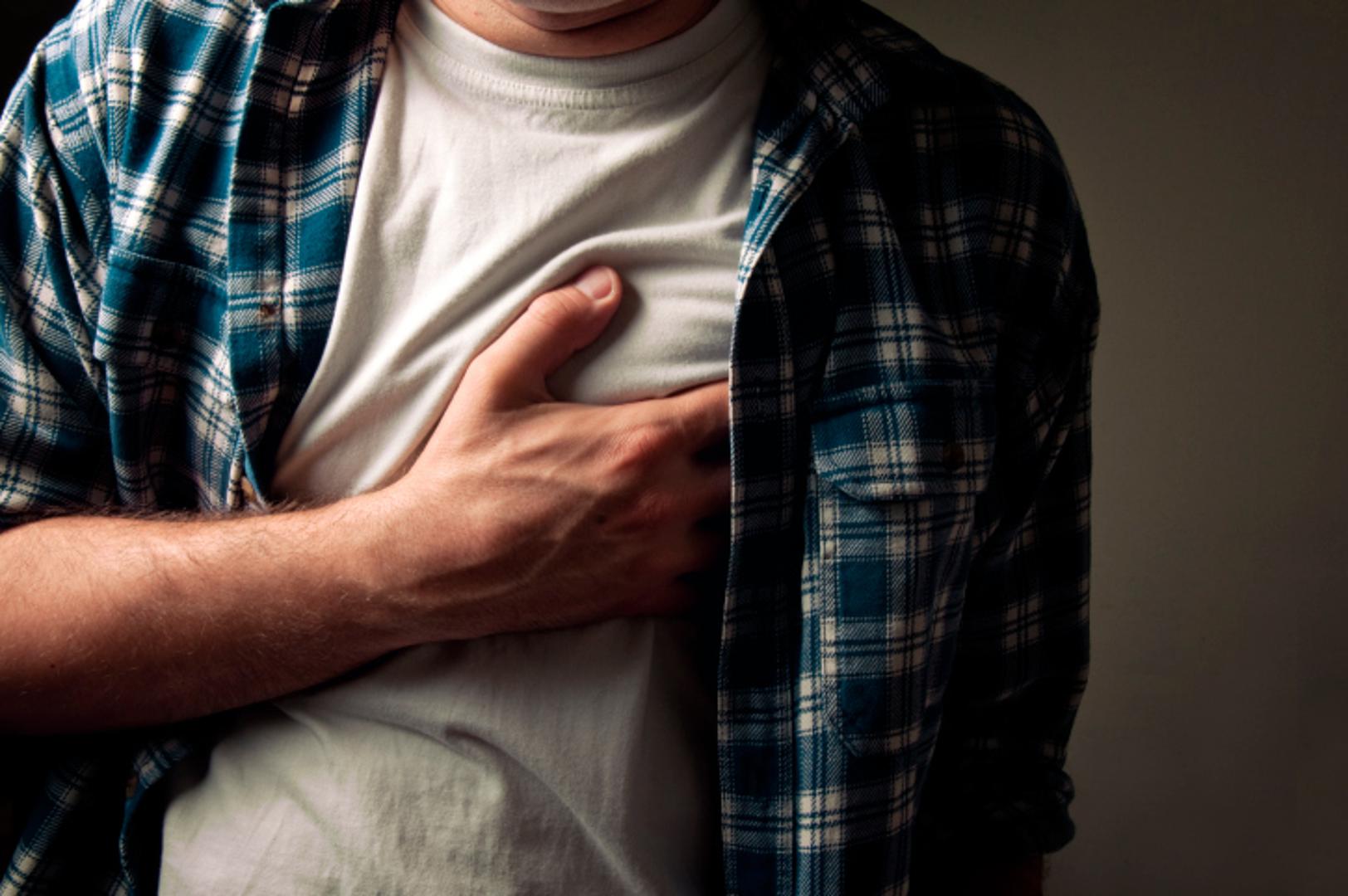 Kardiolog iz bolnice Columbia Asia Anil Bansal upozorava da svi moramo znati prepoznati znakove infarkta koje nam tijelo ponekad daje unaprijed. Neki od mogućih znakova upozorenja često se zanemaruju. 