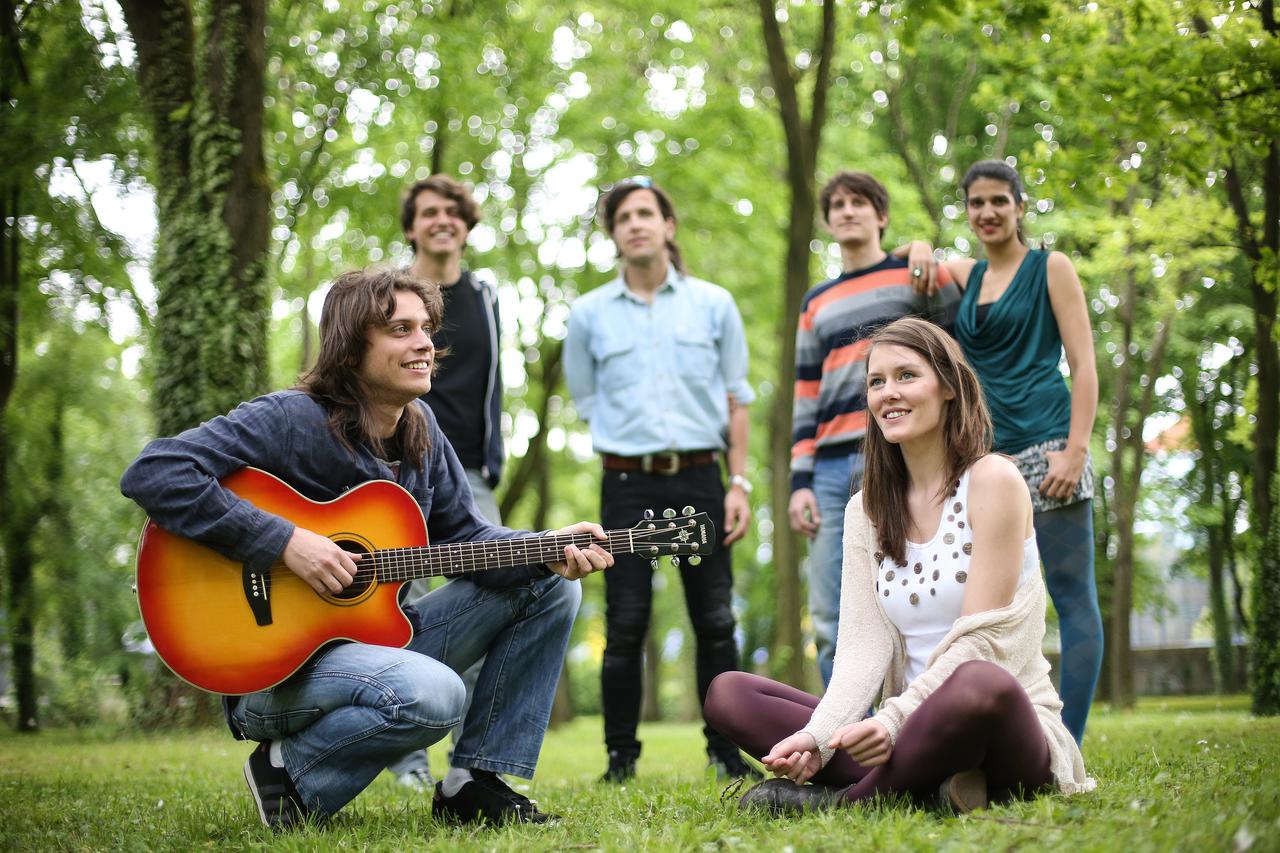 03.05.2015., Zagreb - Silente je hrvatska pop/rock grupa iz Dubrovnika osnovana 2013. godine. Objavili su dva albuma Lovac na cudesa i Nece rijeka zrakom teci.  Tibor Karamehmedovic, Doris Kosovic.  Photo: Petar Glebov/PIXSELL