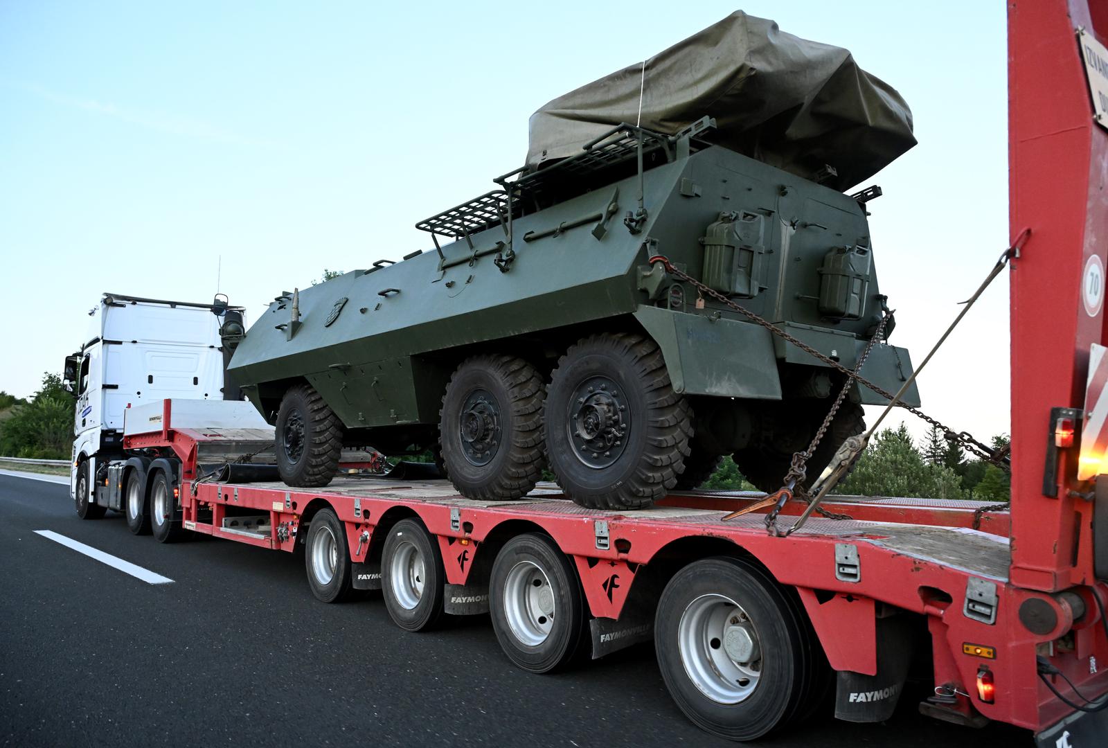 Na čelu mimohoda bit će 200 zastava ratnih postrojbi, a procjenjuje se da će cijela kolona, kada sve postrojbe zauzmu svoje pozicije, biti duga čak 1800 metara.