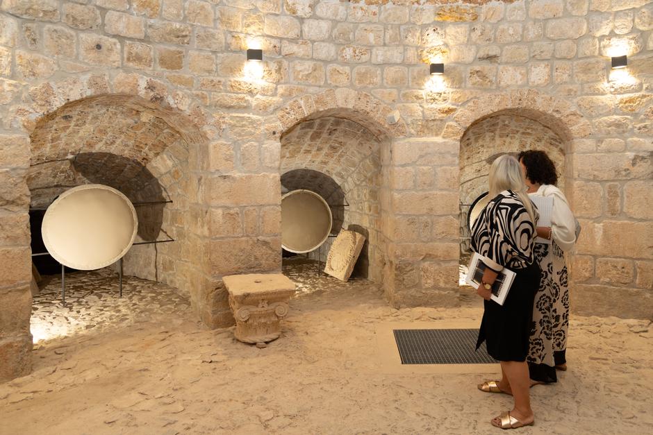 Dubrovnik: Izložba Dubravke Lošić pod nazivom Libertas Bells otvorena je u tvrđavi Bokar