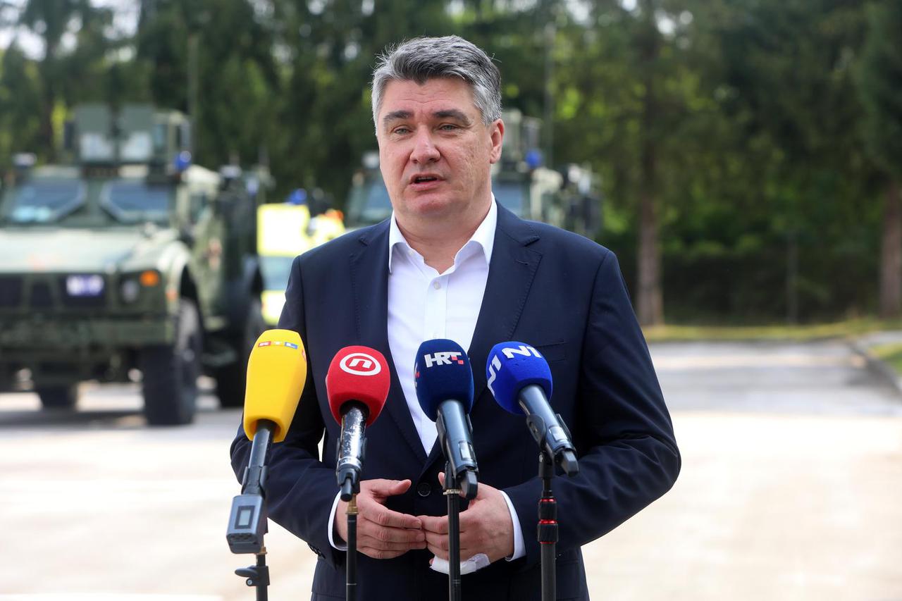 Karlovac: Predsjednik Milanović sudjelovao na svečanom ispraćaju 1. kontingenta OSRH u Mađarsku