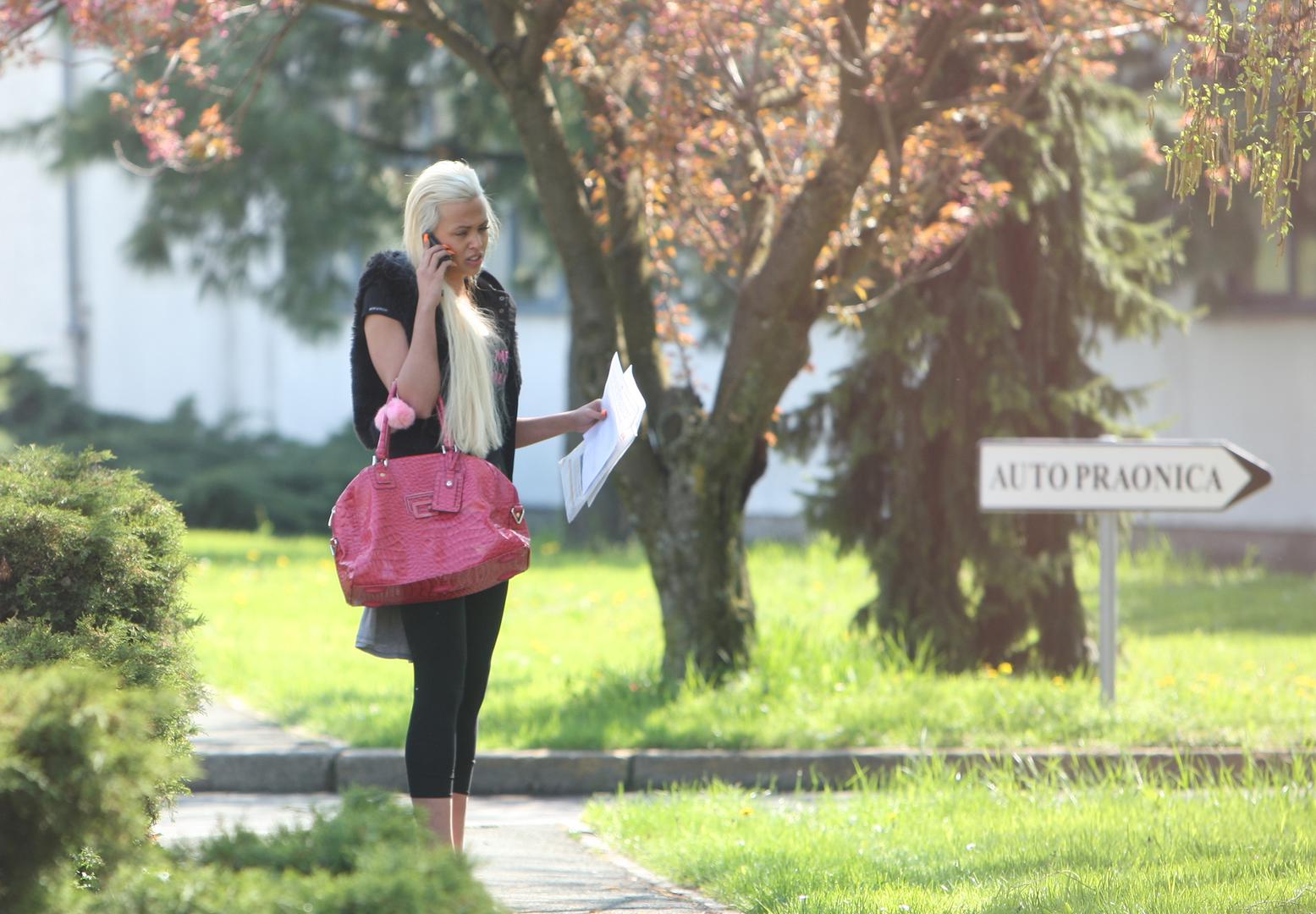 - Zbog jedne izjave je smiješno da me netko optužuje pogotovo za prostituciju. To je jedna teška stvarno optužba tako da moji odvjetnici su već angažirani - kazala je za IN magazin. 