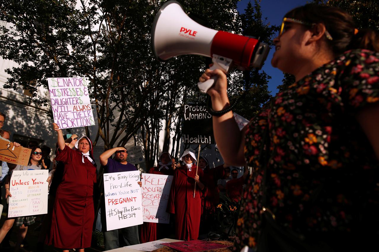 Senat u Alabami zabranio gotovo sve pobačaje, uključujući slučajeve silovanja