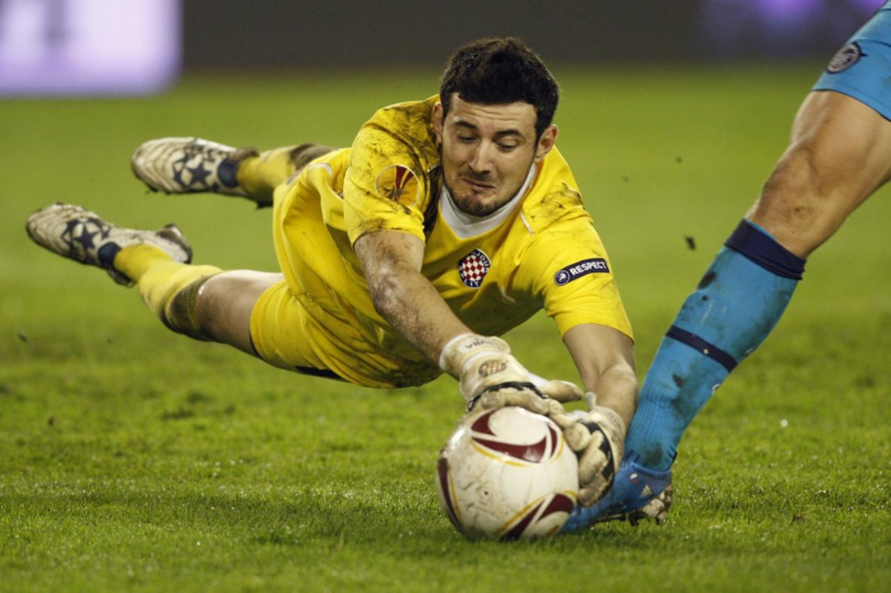 'Hajduk Split goalkeeper Danijel Subasic dives for the ball during their Europa League Group G soccer match against Zenit St Petersburg in Croatia\'s Adriatic port of Split November 4, 2010.     REUTE