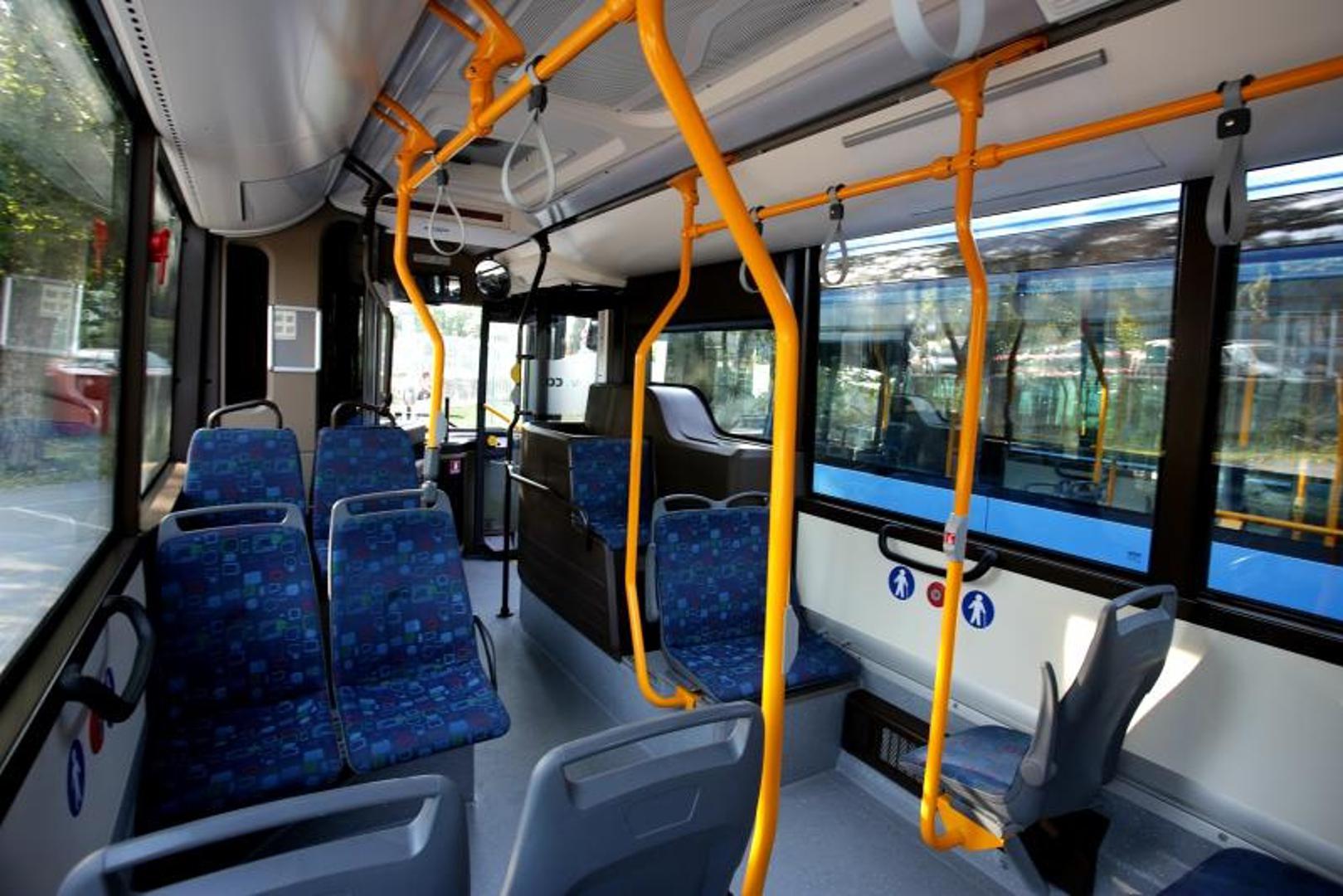 Gradonačelnik Milan Bandić na okretištu Ljubljanica u Zagrebu prisustvovao je predstavljanju novih niskopodnih gradskih autobusa