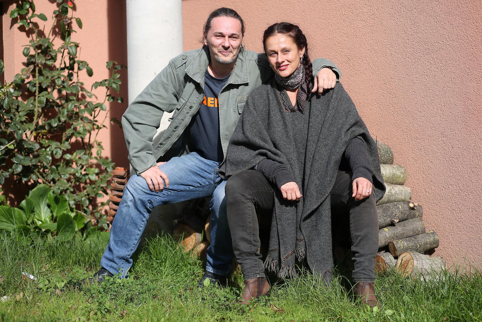 Mario Mirković u seriji je glumio Cobru Vrageca, a njegovu djevojku Vlastu od četvrte sezone je igrala Barbara Rocco. 