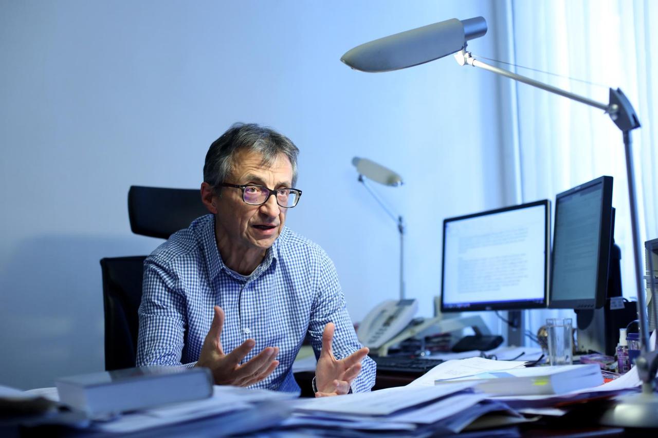 Profesor Hrvoje Sikirić