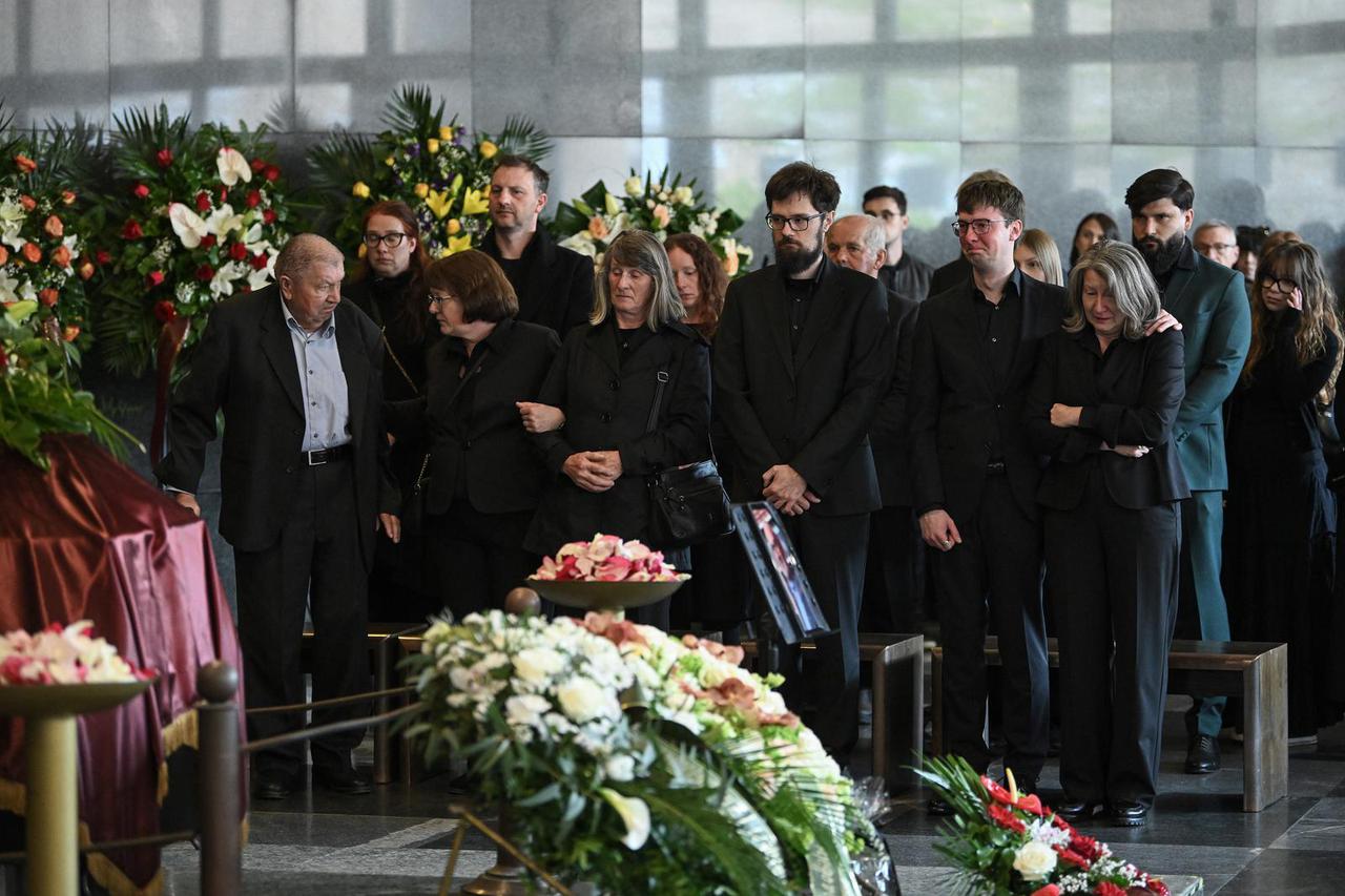 Zagreb: Posljednji ispraćaj profesora Vlatka Cvrtile na Mirogoju