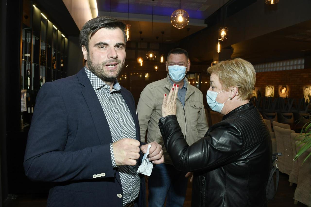 Slavlje u izbornom stožeru kandidata za župana Ivana Celjaka