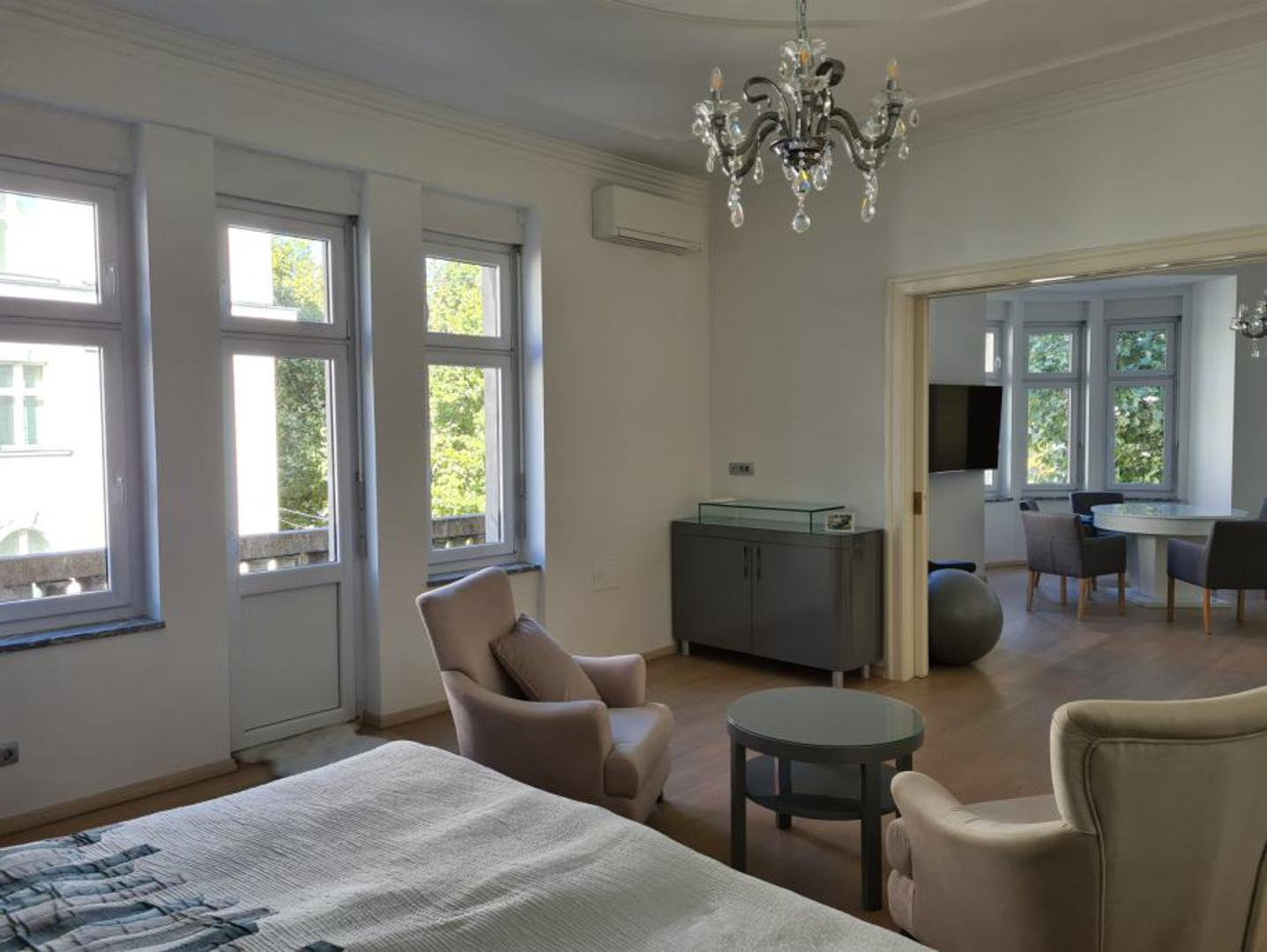 Od toga je 135 kvadrata stan, a još ima i balkon od 5 kvadratnih metara