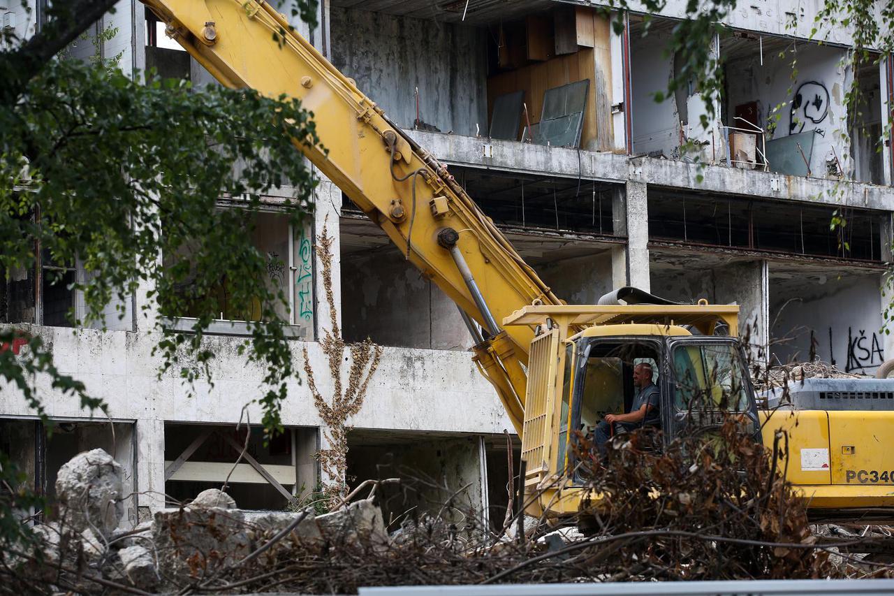 Zagreb: Nastavljeno je rušenje zgrade u Paromlinskoj ulici
