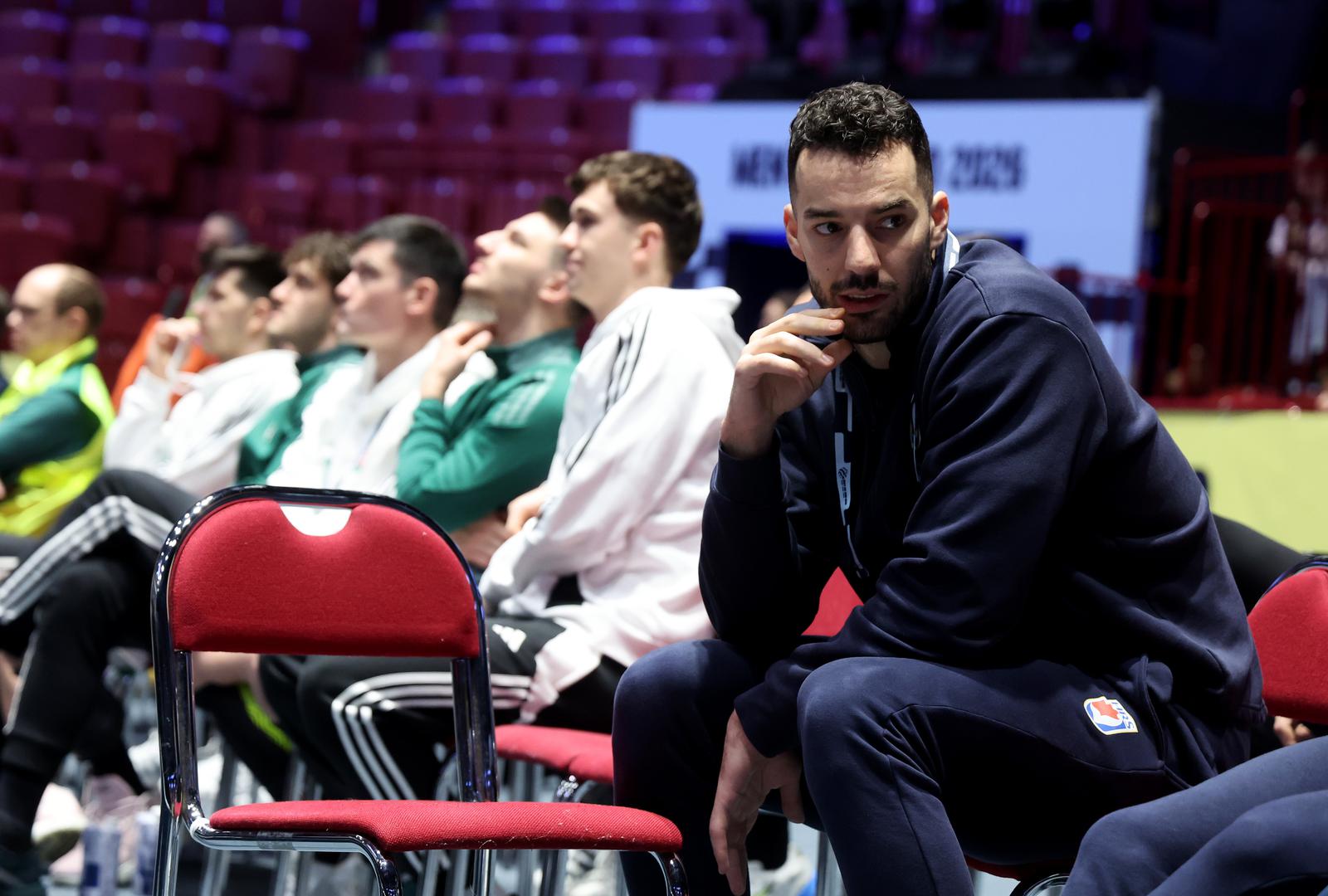 Magnetska rezonancija pokazala je tešku rupturu mišića. Preciznije, ustanovljena je djelomična ruptura mišića adductor longus na dužini od otprilike 4,5 centimetara, kao i djelomična ruptura mišića vastus medialis na dužini od čak devet centimetara.