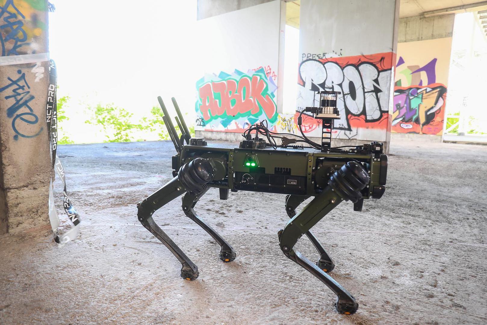 DOK-ING-ov inovativni sustav privukao je veliku pozornost posjetitelja te je impresionirao svojim tehničkim i taktičkim mogućnostima u rješavanju potencijalnih intervencija visokog rizika. Stroj je prvenstveno namijenjen za rješavanje kriznih situacija u zatvorenim prostorima - poput trgovačkih centara, aerodroma, koncertnih i sportskih dvorana - rekao je Alenko Ribić, nekadašnji pomoćnik za operativne zadaće specijalnih postrojbi MUP-a, sadašnji vanjski suradnik DOK-ING-a, objasnio je o kakvom se vozilu radi i kakve sve ima mogućnosti.