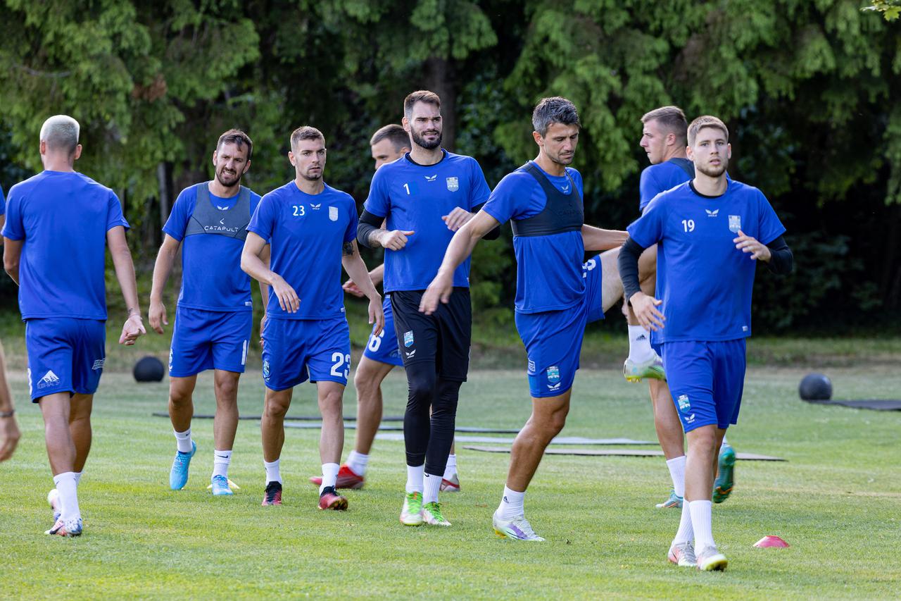 Osijek: Nogometaši NK Osijeka tjedan prije početka prvenstva završavaju pripreme na stadionu Gradski vrt