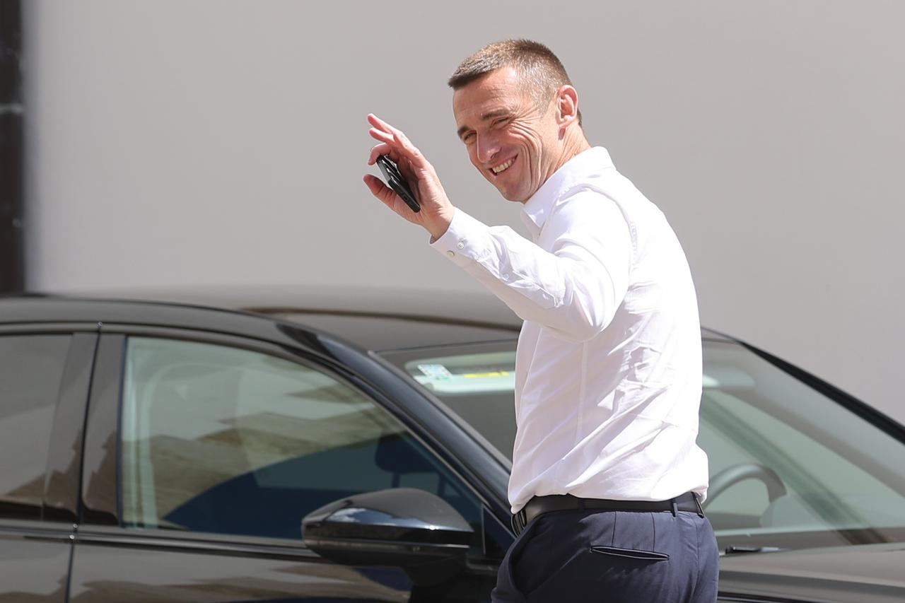 Zagreb: Ivan Penava odlazi iz zgrade Vlade na Markovom trgu