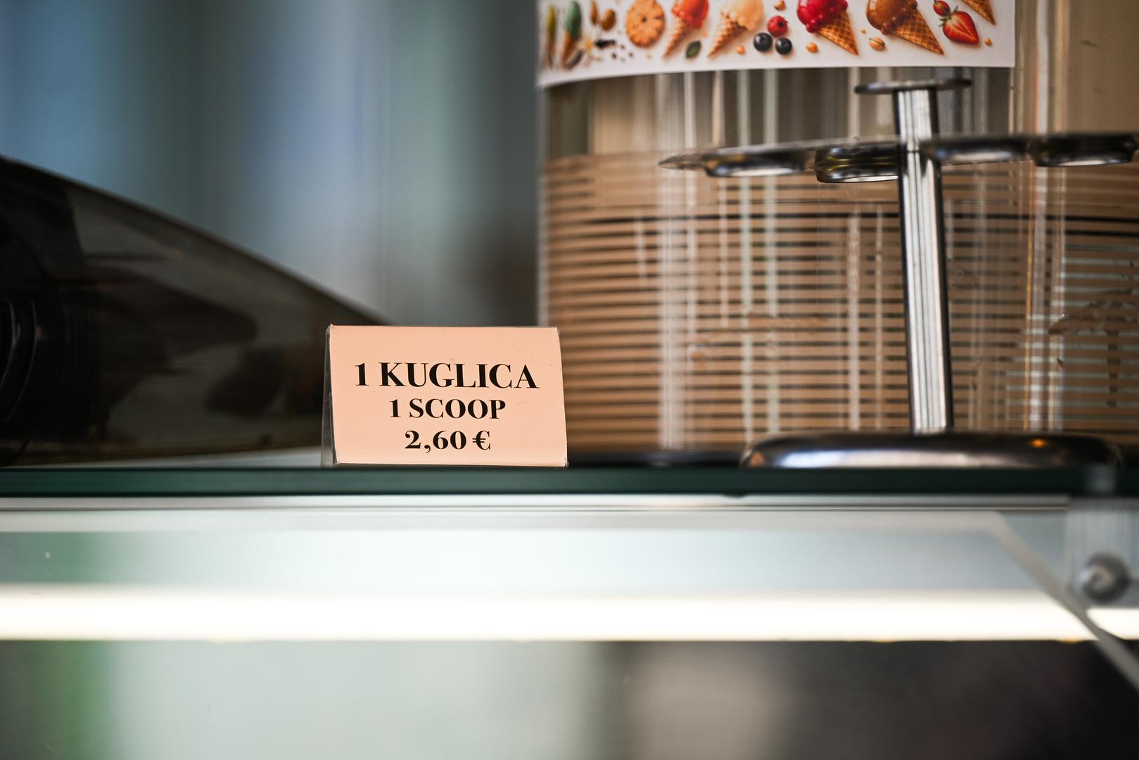 Na pojedinim mjestima kuglica stoji 2,60 eura, a prema navodima Zagrepčana, ima mjesta gdje ide i do tri eura. 