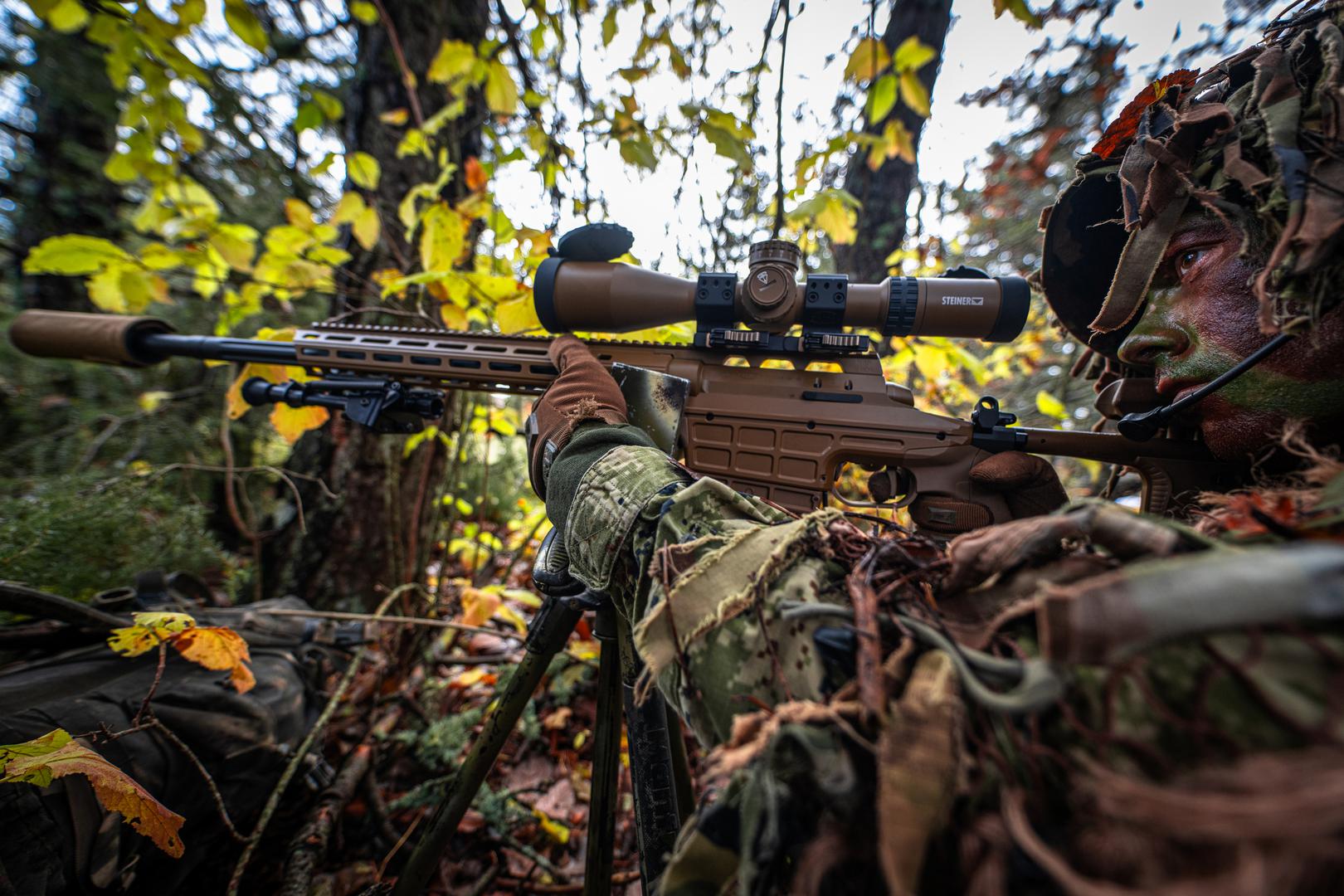 Iako je došao s dosta predznanja o topografiji i gađanju, na obuci je  značajno produbio svoja znanja i sposobnosti. “Obuka je zahtjevna i zanimljiva. Omogućila nam je da naučimo rukovati različitim naoružanjem. Instruktori pridaju pažnju detaljima kao što su povlačenje okidača, namještanje kundaka na ramenu i to čini razliku kad se treba pogoditi cilj na velikoj udaljenosti”, istaknuo je polaznik obuke iz Počasno-zaštitne bojne.