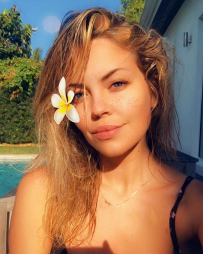 Naime, 16 godina mlađa talijanska manekenka i glumica Costanza Caracciolo očito je žena Vierijeva života jer u vezi su već godinu dana, što je njegov osobni rekord.

