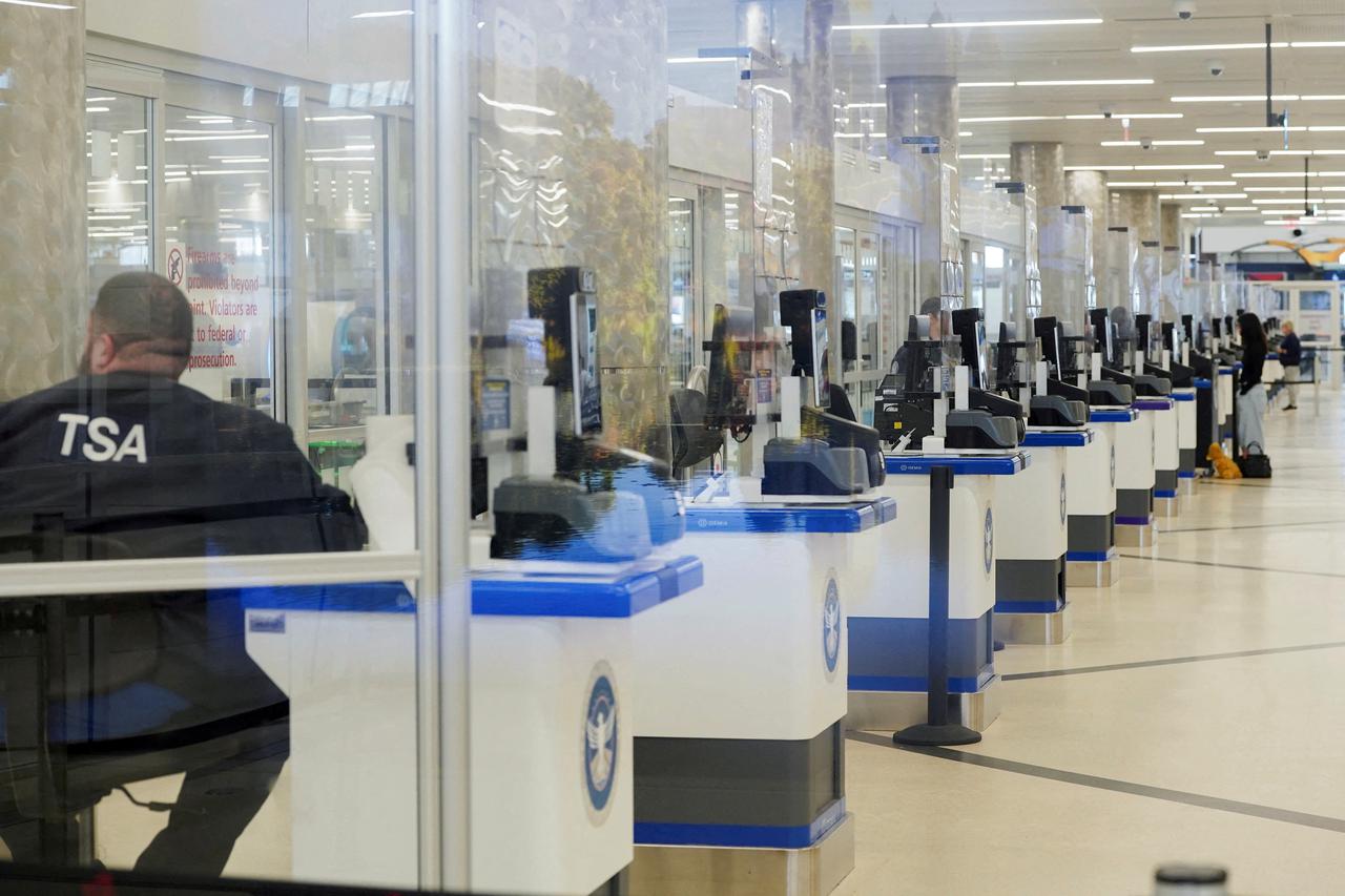 FILE PHOTO: Trump administration must bargain with TSA officers' union, for now, says US judge