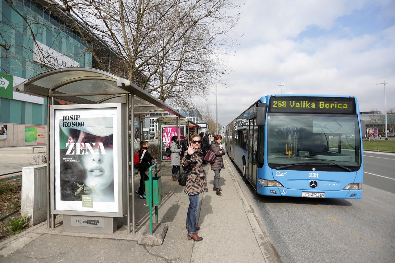 08.03.2016., Zagreb - Autobusno stajaliste ispred trgovackog centra Avenue mall. Photo: Borna Filic/PIXSELL