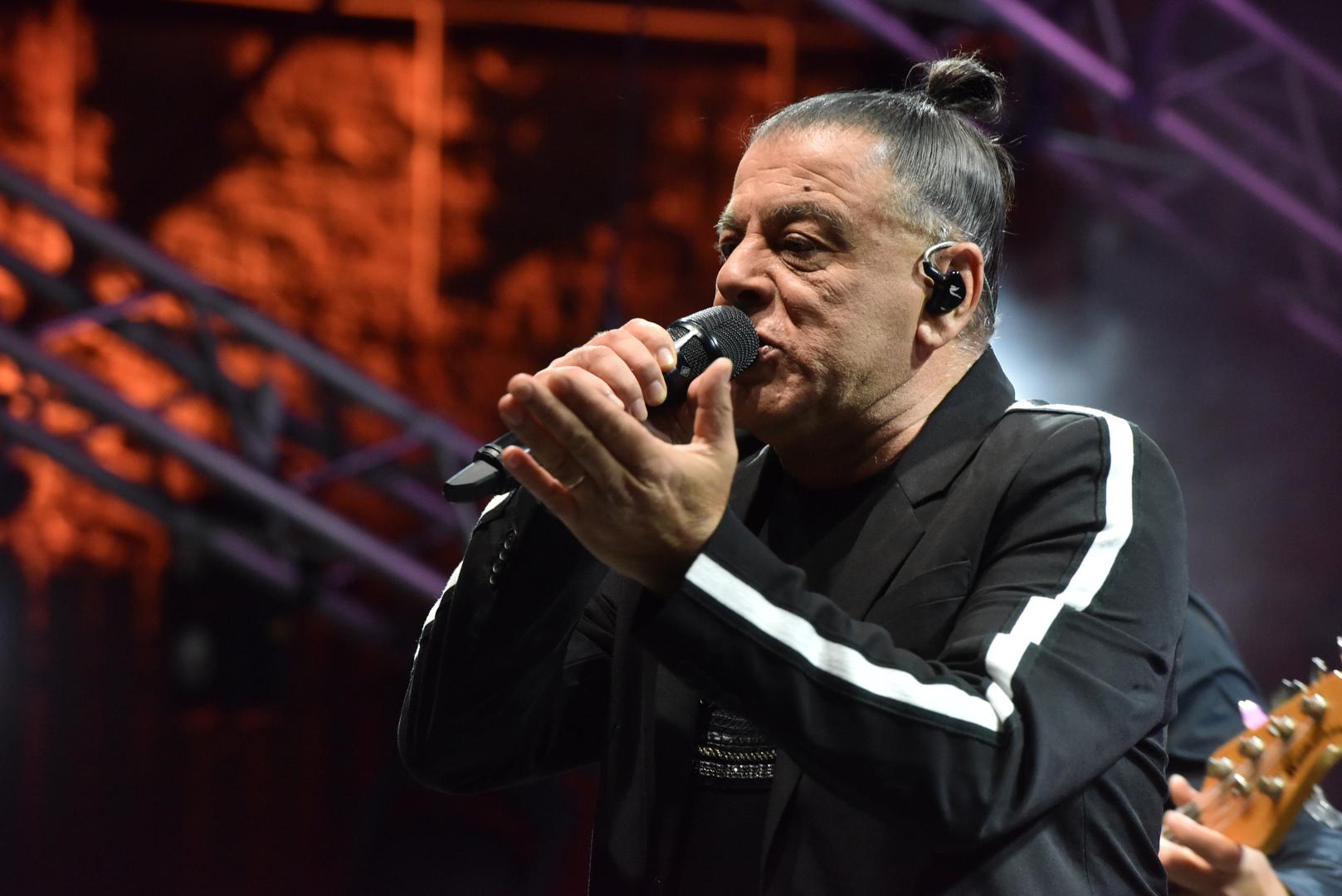 Rahimovski je od malena bio u glazbi. Sa sedam godina krenuo je u glazbenu školu budući da mu je otac bio profesor glazbenog, a pohađao je klavir i pjevanje. U 30-godišnjoj karijeri Parni Valjak je objavio 16 studijskih albuma, 14 singlova, 5 uživo albuma, 4 kompilacije, te 2 koncertna DVD-a.