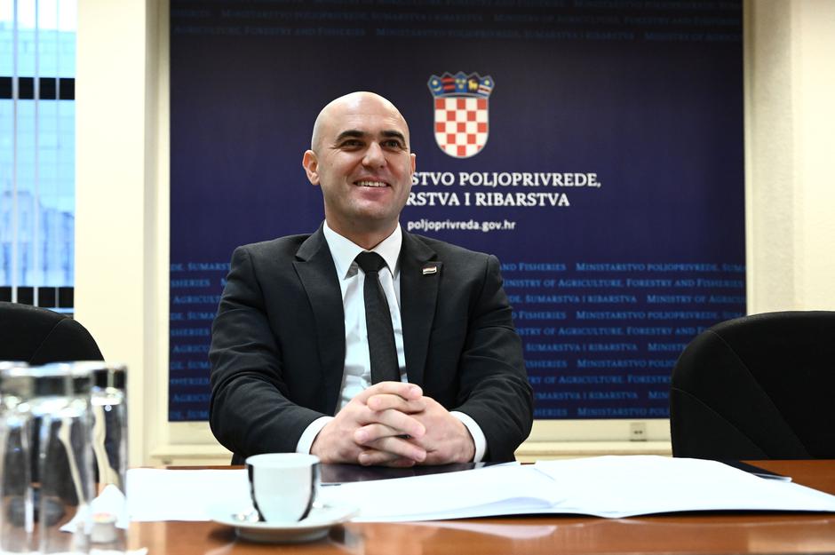 Zagreb: Ministar Dabro održao brifing na temu stanja u svinjogojstvu uoči kolinja te kupnje domaće hrane tijekom blagdanske potrošnje