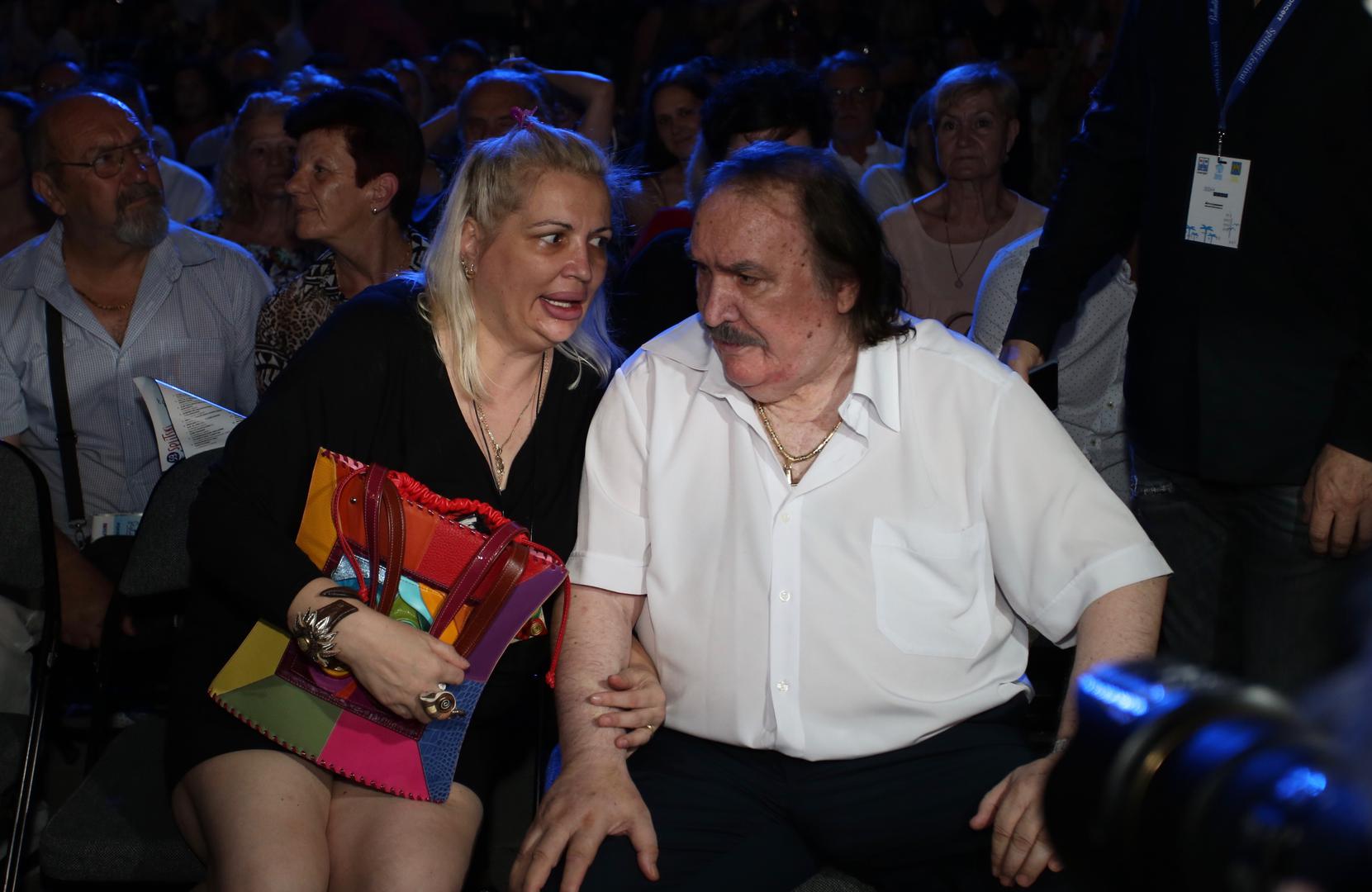 Sreću i mir pronašao je s trećom suprugom, voljenom Lidijom za koju često ističe kako mu je bila spas nakon brojnih životnih nevolja. Upoznali su se 1998. godine na njegovom koncertu u zagrebačkom noćnom klubu ''The Best''. – Veza nam je kvalitetna i lijepa, ali nećemo se ženiti – poručio je Mišo u intervjuu za Večernji 2000. godine, a Lidija je tada otkrila kako je njegove pjesme voljela još od malena. Iako tada nisu planirali brak, vjenčali su dvije godine kasnje u tajnosti. 