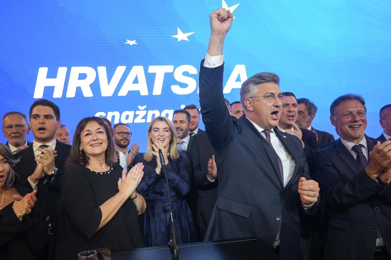 Zagreb: Slavlje Andreja Plenkovića i stranačkih kolega u stožeru nakon rezultata izbora za Europski parlament
