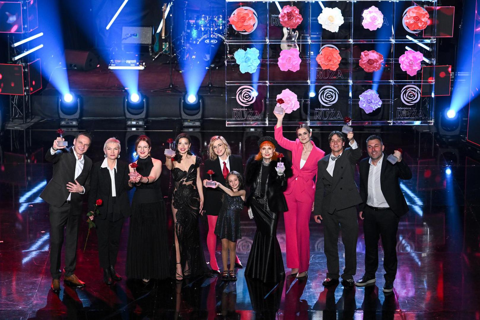 Zajednička fotografija dobitnika nagrade Večernjakova ruža