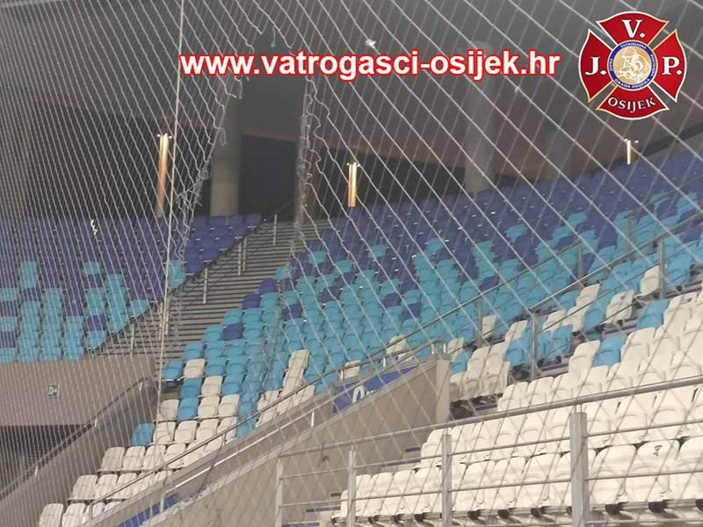 Navijački dekor, u širem smislu, ostavio je traga na terenu, tribinama i u okolici osječke Opus Arene nakon finala Kupa između Dinama i Rijeke