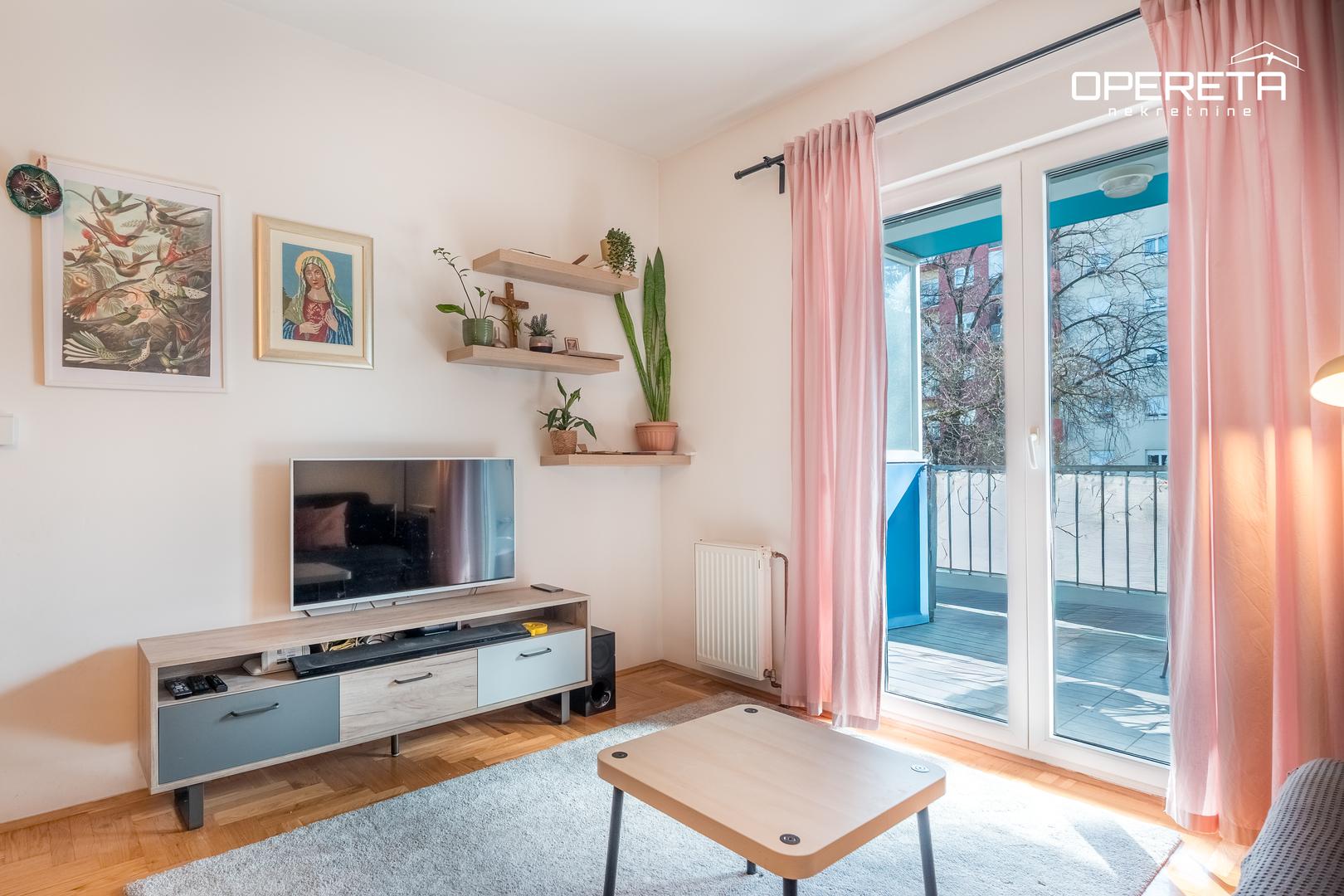  Ima ukupno 63,79 kvadrata neto površine