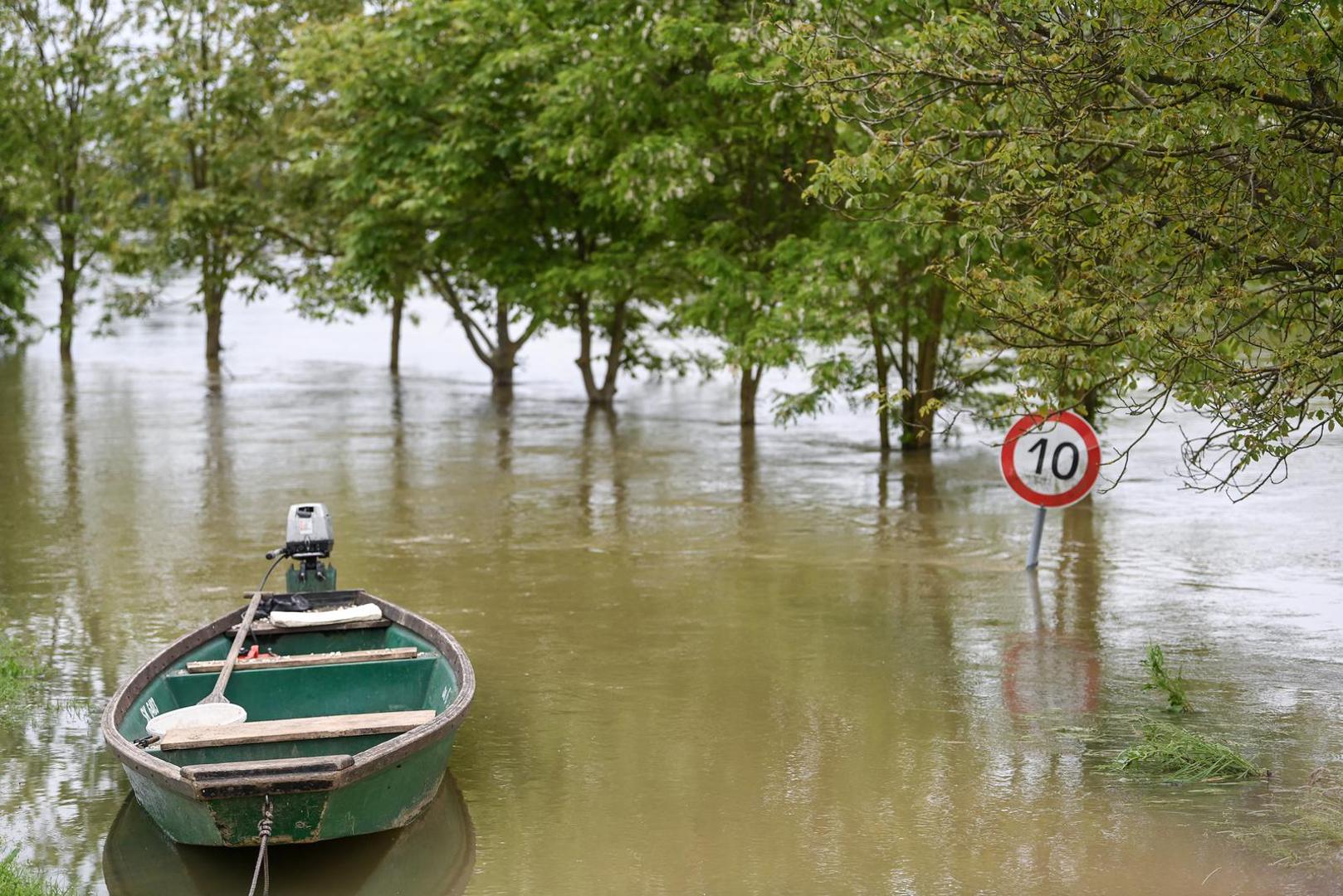 18.05.2023., Letovanic - Rijeka Kupa je na povjesnoj razini i neke ceste uz Kupu su zatvorene. Photo: Igor Soban/PIXSELL